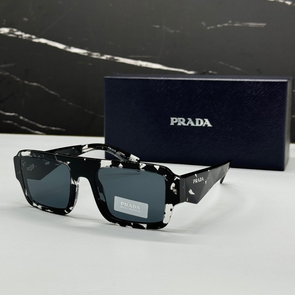 NEW PR A05S 15O70B PRADA BLACK GREY SQUARE SPR A05 15O70B UNISEX SUNGLASSES - Picture 1 of 10